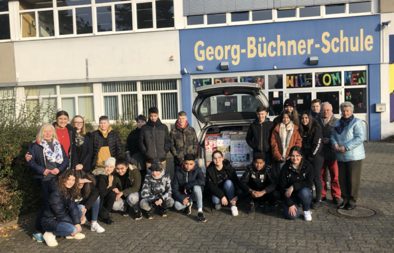 Glückliche Kinder zum Weihnachtsfest